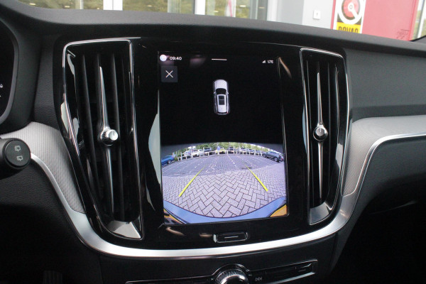 Volvo V60 2.0 T6 Plug-in hybrid 350PK AWD PLUS DARK | LONG RANGE | PANORAMISCH SCHUIF/KANTELDAK | NAVIGATIE VIA GOOGLE AUTO | APPLE CARPLAY / ANDROID AUTO | FULL-LED KOPLAMPEN | 19'' LICHTMETALEN VELGEN | LEDEREN BEKLEDING | POWER SEATS - BESTUURDERS- EN PASSAGIERSSTOEL ELEKTRISCHVERSTELBAAR MET GEHEUGEN, ELEKTRISCH VERSTELBARE  ZITVERLENGERS /LENDESTEUN VIERVOUDIG | STOEL- EN ACHTERBANKVERWARMING | STUURVERWARMING | PARKEERVERWARMING MET TIMER (STANDKACHEL) | ACHTERUIRIJ CAMERA | EXTRA GETINTE ACHTERRUITEN | ELEKTRISCH BEDIENBARE ACHTERKLEP | ELEKTRISCH INKLAPBARE BUITENSPIEGEL