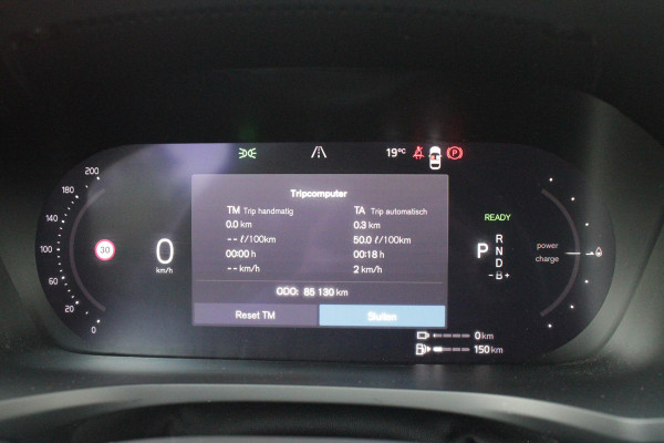Volvo V60 2.0 T6 Plug-in hybrid 350PK AWD PLUS DARK | LONG RANGE | PANORAMISCH SCHUIF/KANTELDAK | NAVIGATIE VIA GOOGLE AUTO | APPLE CARPLAY / ANDROID AUTO | FULL-LED KOPLAMPEN | 19'' LICHTMETALEN VELGEN | LEDEREN BEKLEDING | POWER SEATS - BESTUURDERS- EN PASSAGIERSSTOEL ELEKTRISCHVERSTELBAAR MET GEHEUGEN, ELEKTRISCH VERSTELBARE  ZITVERLENGERS /LENDESTEUN VIERVOUDIG | STOEL- EN ACHTERBANKVERWARMING | STUURVERWARMING | PARKEERVERWARMING MET TIMER (STANDKACHEL) | ACHTERUIRIJ CAMERA | EXTRA GETINTE ACHTERRUITEN | ELEKTRISCH BEDIENBARE ACHTERKLEP | ELEKTRISCH INKLAPBARE BUITENSPIEGEL