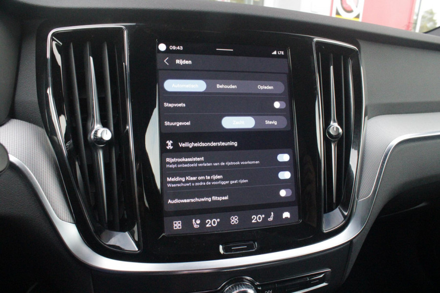 Volvo V60 2.0 T6 Plug-in hybrid 350PK AWD PLUS DARK | LONG RANGE | PANORAMISCH SCHUIF/KANTELDAK | NAVIGATIE VIA GOOGLE AUTO | APPLE CARPLAY / ANDROID AUTO | FULL-LED KOPLAMPEN | 19'' LICHTMETALEN VELGEN | LEDEREN BEKLEDING | POWER SEATS - BESTUURDERS- EN PASSAGIERSSTOEL ELEKTRISCHVERSTELBAAR MET GEHEUGEN, ELEKTRISCH VERSTELBARE  ZITVERLENGERS /LENDESTEUN VIERVOUDIG | STOEL- EN ACHTERBANKVERWARMING | STUURVERWARMING | PARKEERVERWARMING MET TIMER (STANDKACHEL) | ACHTERUIRIJ CAMERA | EXTRA GETINTE ACHTERRUITEN | ELEKTRISCH BEDIENBARE ACHTERKLEP | ELEKTRISCH INKLAPBARE BUITENSPIEGEL