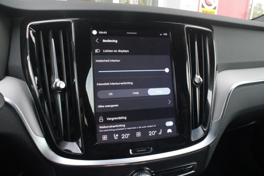 Volvo V60 2.0 T6 Plug-in hybrid 350PK AWD PLUS DARK | LONG RANGE | PANORAMISCH SCHUIF/KANTELDAK | NAVIGATIE VIA GOOGLE AUTO | APPLE CARPLAY / ANDROID AUTO | FULL-LED KOPLAMPEN | 19'' LICHTMETALEN VELGEN | LEDEREN BEKLEDING | POWER SEATS - BESTUURDERS- EN PASSAGIERSSTOEL ELEKTRISCHVERSTELBAAR MET GEHEUGEN, ELEKTRISCH VERSTELBARE  ZITVERLENGERS /LENDESTEUN VIERVOUDIG | STOEL- EN ACHTERBANKVERWARMING | STUURVERWARMING | PARKEERVERWARMING MET TIMER (STANDKACHEL) | ACHTERUIRIJ CAMERA | EXTRA GETINTE ACHTERRUITEN | ELEKTRISCH BEDIENBARE ACHTERKLEP | ELEKTRISCH INKLAPBARE BUITENSPIEGEL