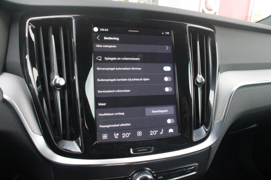 Volvo V60 2.0 T6 Plug-in hybrid 350PK AWD PLUS DARK | LONG RANGE | PANORAMISCH SCHUIF/KANTELDAK | NAVIGATIE VIA GOOGLE AUTO | APPLE CARPLAY / ANDROID AUTO | FULL-LED KOPLAMPEN | 19'' LICHTMETALEN VELGEN | LEDEREN BEKLEDING | POWER SEATS - BESTUURDERS- EN PASSAGIERSSTOEL ELEKTRISCHVERSTELBAAR MET GEHEUGEN, ELEKTRISCH VERSTELBARE  ZITVERLENGERS /LENDESTEUN VIERVOUDIG | STOEL- EN ACHTERBANKVERWARMING | STUURVERWARMING | PARKEERVERWARMING MET TIMER (STANDKACHEL) | ACHTERUIRIJ CAMERA | EXTRA GETINTE ACHTERRUITEN | ELEKTRISCH BEDIENBARE ACHTERKLEP | ELEKTRISCH INKLAPBARE BUITENSPIEGEL