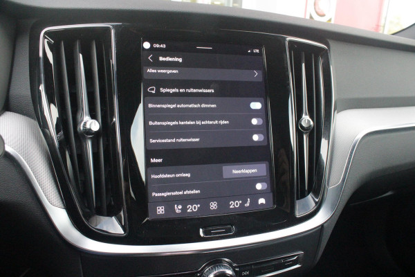 Volvo V60 2.0 T6 Plug-in hybrid 350PK AWD PLUS DARK | LONG RANGE | PANORAMISCH SCHUIF/KANTELDAK | NAVIGATIE VIA GOOGLE AUTO | APPLE CARPLAY / ANDROID AUTO | FULL-LED KOPLAMPEN | 19'' LICHTMETALEN VELGEN | LEDEREN BEKLEDING | POWER SEATS - BESTUURDERS- EN PASSAGIERSSTOEL ELEKTRISCHVERSTELBAAR MET GEHEUGEN, ELEKTRISCH VERSTELBARE  ZITVERLENGERS /LENDESTEUN VIERVOUDIG | STOEL- EN ACHTERBANKVERWARMING | STUURVERWARMING | PARKEERVERWARMING MET TIMER (STANDKACHEL) | ACHTERUIRIJ CAMERA | EXTRA GETINTE ACHTERRUITEN | ELEKTRISCH BEDIENBARE ACHTERKLEP | ELEKTRISCH INKLAPBARE BUITENSPIEGEL