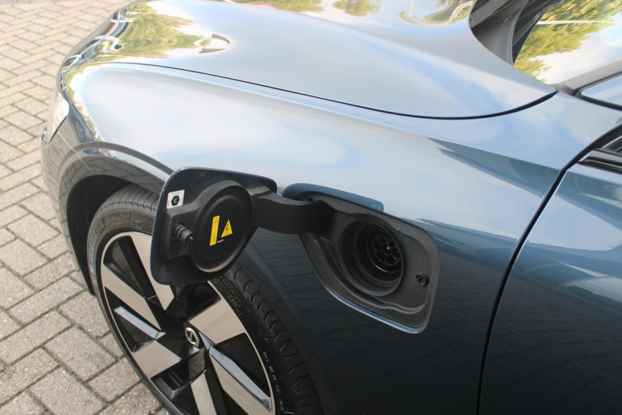 Volvo V60 2.0 T6 Plug-in hybrid 350PK AWD PLUS DARK | LONG RANGE | PANORAMISCH SCHUIF/KANTELDAK | NAVIGATIE VIA GOOGLE AUTO | APPLE CARPLAY / ANDROID AUTO | FULL-LED KOPLAMPEN | 19'' LICHTMETALEN VELGEN | LEDEREN BEKLEDING | POWER SEATS - BESTUURDERS- EN PASSAGIERSSTOEL ELEKTRISCHVERSTELBAAR MET GEHEUGEN, ELEKTRISCH VERSTELBARE  ZITVERLENGERS /LENDESTEUN VIERVOUDIG | STOEL- EN ACHTERBANKVERWARMING | STUURVERWARMING | PARKEERVERWARMING MET TIMER (STANDKACHEL) | ACHTERUIRIJ CAMERA | EXTRA GETINTE ACHTERRUITEN | ELEKTRISCH BEDIENBARE ACHTERKLEP | ELEKTRISCH INKLAPBARE BUITENSPIEGEL