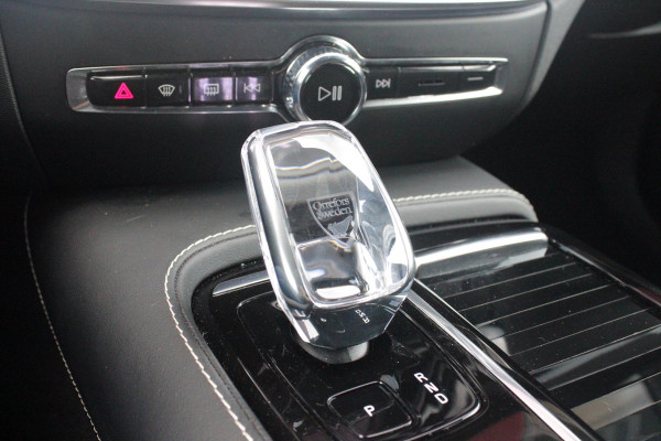 Volvo V60 2.0 T6 Plug-in hybrid 350PK AWD PLUS DARK | LONG RANGE | PANORAMISCH SCHUIF/KANTELDAK | NAVIGATIE VIA GOOGLE AUTO | APPLE CARPLAY / ANDROID AUTO | FULL-LED KOPLAMPEN | 19'' LICHTMETALEN VELGEN | LEDEREN BEKLEDING | POWER SEATS - BESTUURDERS- EN PASSAGIERSSTOEL ELEKTRISCHVERSTELBAAR MET GEHEUGEN, ELEKTRISCH VERSTELBARE  ZITVERLENGERS /LENDESTEUN VIERVOUDIG | STOEL- EN ACHTERBANKVERWARMING | STUURVERWARMING | PARKEERVERWARMING MET TIMER (STANDKACHEL) | ACHTERUIRIJ CAMERA | EXTRA GETINTE ACHTERRUITEN | ELEKTRISCH BEDIENBARE ACHTERKLEP | ELEKTRISCH INKLAPBARE BUITENSPIEGEL