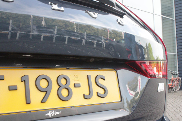 Volvo V60 2.0 T6 Plug-in hybrid 350PK AWD PLUS DARK | LONG RANGE | PANORAMISCH SCHUIF/KANTELDAK | NAVIGATIE VIA GOOGLE AUTO | APPLE CARPLAY / ANDROID AUTO | FULL-LED KOPLAMPEN | 19'' LICHTMETALEN VELGEN | LEDEREN BEKLEDING | POWER SEATS - BESTUURDERS- EN PASSAGIERSSTOEL ELEKTRISCHVERSTELBAAR MET GEHEUGEN, ELEKTRISCH VERSTELBARE  ZITVERLENGERS /LENDESTEUN VIERVOUDIG | STOEL- EN ACHTERBANKVERWARMING | STUURVERWARMING | PARKEERVERWARMING MET TIMER (STANDKACHEL) | ACHTERUIRIJ CAMERA | EXTRA GETINTE ACHTERRUITEN | ELEKTRISCH BEDIENBARE ACHTERKLEP | ELEKTRISCH INKLAPBARE BUITENSPIEGEL