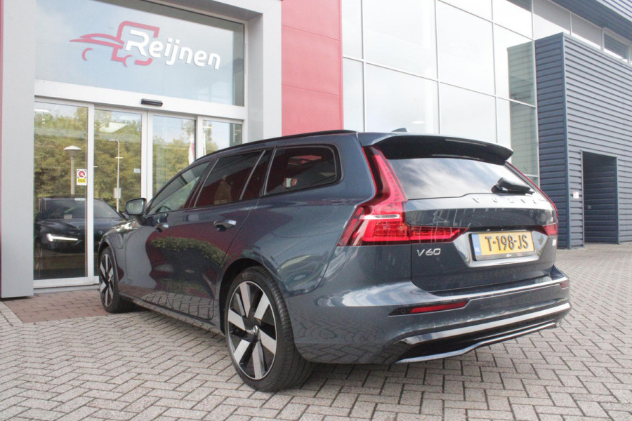 Volvo V60 2.0 T6 Plug-in hybrid 350PK AWD PLUS DARK | LONG RANGE | PANORAMISCH SCHUIF/KANTELDAK | NAVIGATIE VIA GOOGLE AUTO | APPLE CARPLAY / ANDROID AUTO | FULL-LED KOPLAMPEN | 19'' LICHTMETALEN VELGEN | LEDEREN BEKLEDING | POWER SEATS - BESTUURDERS- EN PASSAGIERSSTOEL ELEKTRISCHVERSTELBAAR MET GEHEUGEN, ELEKTRISCH VERSTELBARE  ZITVERLENGERS /LENDESTEUN VIERVOUDIG | STOEL- EN ACHTERBANKVERWARMING | STUURVERWARMING | PARKEERVERWARMING MET TIMER (STANDKACHEL) | ACHTERUIRIJ CAMERA | EXTRA GETINTE ACHTERRUITEN | ELEKTRISCH BEDIENBARE ACHTERKLEP | ELEKTRISCH INKLAPBARE BUITENSPIEGEL