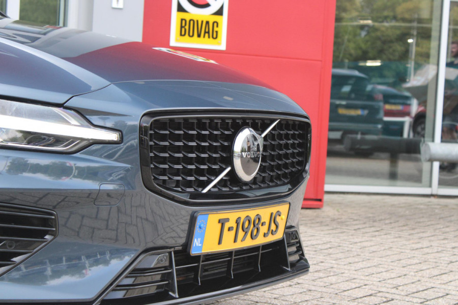 Volvo V60 2.0 T6 Plug-in hybrid 350PK AWD PLUS DARK | LONG RANGE | PANORAMISCH SCHUIF/KANTELDAK | NAVIGATIE VIA GOOGLE AUTO | APPLE CARPLAY / ANDROID AUTO | FULL-LED KOPLAMPEN | 19'' LICHTMETALEN VELGEN | LEDEREN BEKLEDING | POWER SEATS - BESTUURDERS- EN PASSAGIERSSTOEL ELEKTRISCHVERSTELBAAR MET GEHEUGEN, ELEKTRISCH VERSTELBARE  ZITVERLENGERS /LENDESTEUN VIERVOUDIG | STOEL- EN ACHTERBANKVERWARMING | STUURVERWARMING | PARKEERVERWARMING MET TIMER (STANDKACHEL) | ACHTERUIRIJ CAMERA | EXTRA GETINTE ACHTERRUITEN | ELEKTRISCH BEDIENBARE ACHTERKLEP | ELEKTRISCH INKLAPBARE BUITENSPIEGEL