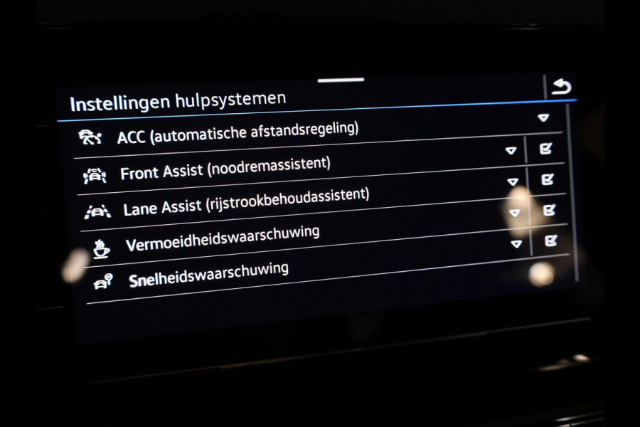 Volkswagen Taigo 1.0 TSI Life Edition 116 pk Automaat (DSG) | Verlengde garantie | Navigatie via App | Parkeersensoren | Achteruitrijcamera | Autom. airco |