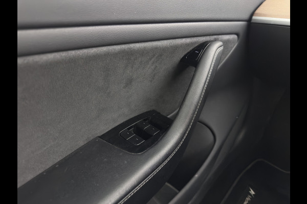 Tesla Model 3 Long Range AWD 75 kWh [3-Fase-11kW] (INCL-BTW) Aut. *PANO | AUTOPILOT | LEATHER | KEYLESS | FULL-LED | MEMORY-PACK | TOPVIEW | DAB | CARPLAY | DIGI-COCKPIT | LANE-ASSIST | HEATED-COMFORTSEATS | 19"ALU*