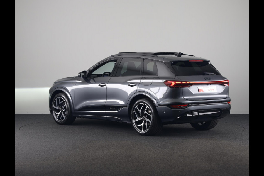 Audi Q6 e-tron S edition 83 Kwh 252 pk | Glazen panoramadak | Trekhaak, mechanisch draaibaar | Exterieurpakket zwart | Warmtewerend glas donker tint |