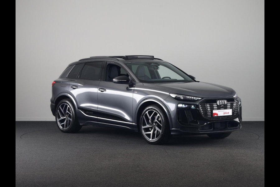 Audi Q6 e-tron S edition 83 Kwh 252 pk | Glazen panoramadak | Trekhaak, mechanisch draaibaar | Exterieurpakket zwart | Warmtewerend glas donker tint |