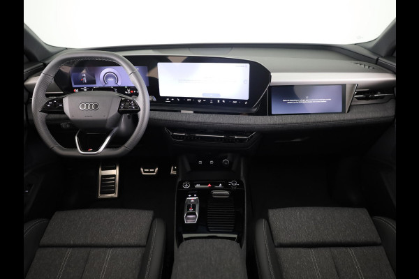 Audi Q6 e-tron S edition 83 Kwh 252 pk | Glazen panoramadak | Trekhaak, mechanisch draaibaar | Exterieurpakket zwart | Warmtewerend glas donker tint |