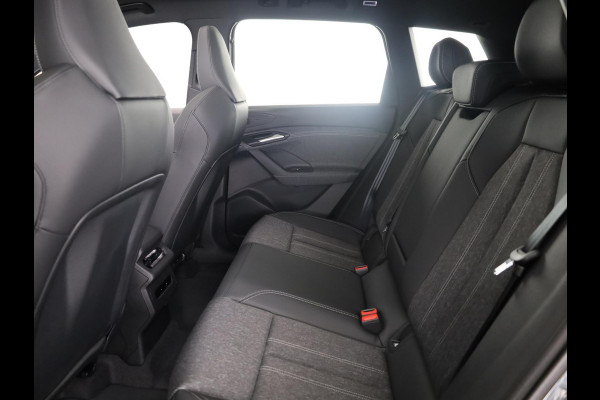 Audi Q6 e-tron S edition 83 Kwh 252 pk | Glazen panoramadak | Trekhaak, mechanisch draaibaar | Exterieurpakket zwart | Warmtewerend glas donker tint |