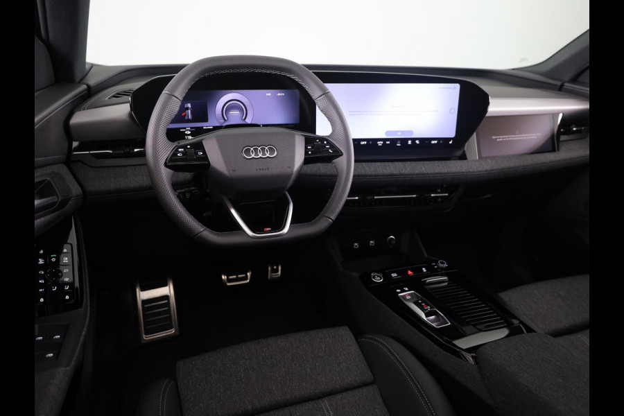 Audi Q6 e-tron S edition 83 Kwh 252 pk | Glazen panoramadak | Trekhaak, mechanisch draaibaar | Exterieurpakket zwart | Warmtewerend glas donker tint |