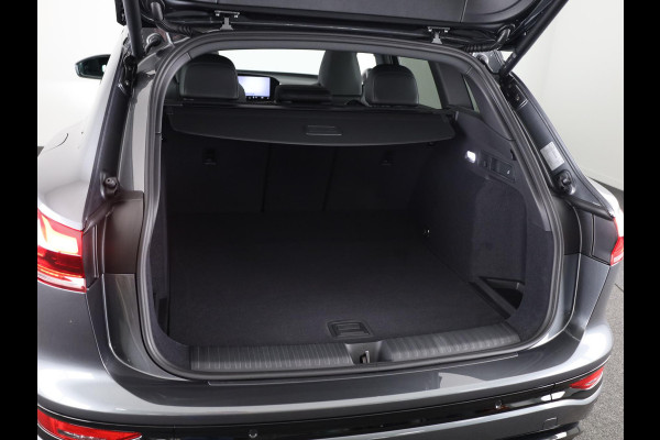 Audi Q6 e-tron S edition 83 Kwh 252 pk | Glazen panoramadak | Trekhaak, mechanisch draaibaar | Exterieurpakket zwart | Warmtewerend glas donker tint |