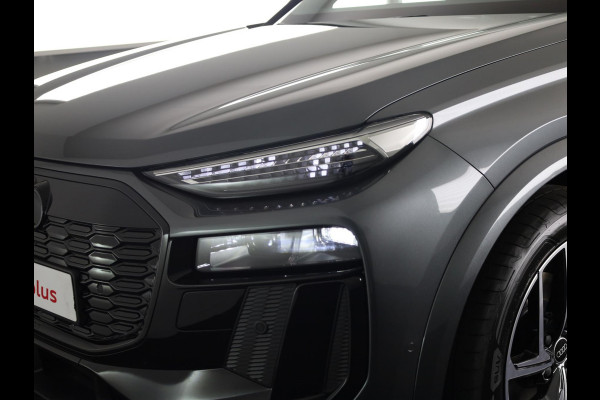 Audi Q6 e-tron S edition 83 Kwh 252 pk | Glazen panoramadak | Trekhaak, mechanisch draaibaar | Exterieurpakket zwart | Warmtewerend glas donker tint |