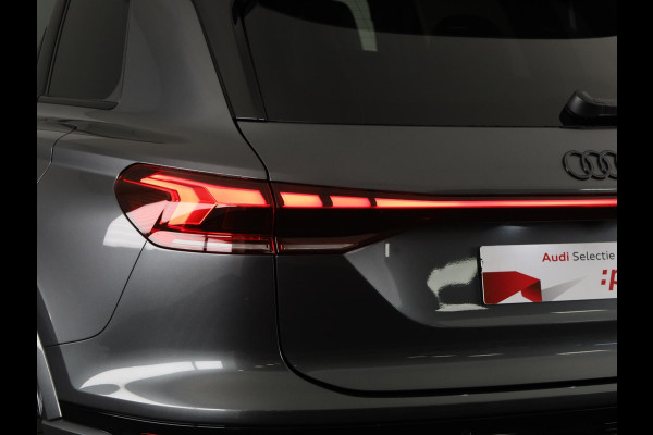 Audi Q6 e-tron S edition 83 Kwh 252 pk | Glazen panoramadak | Trekhaak, mechanisch draaibaar | Exterieurpakket zwart | Warmtewerend glas donker tint |