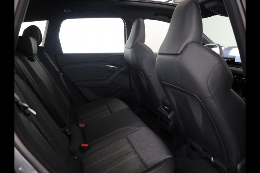Audi Q6 e-tron S edition 83 Kwh 252 pk | Glazen panoramadak | Trekhaak, mechanisch draaibaar | Exterieurpakket zwart | Warmtewerend glas donker tint |