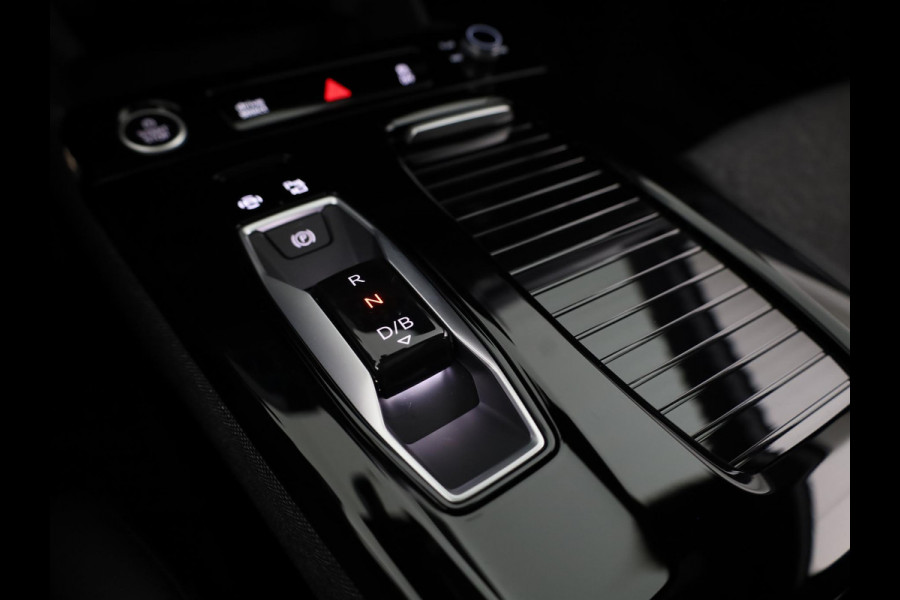 Audi Q6 e-tron S edition 83 Kwh 252 pk | Glazen panoramadak | Trekhaak, mechanisch draaibaar | Exterieurpakket zwart | Warmtewerend glas donker tint |