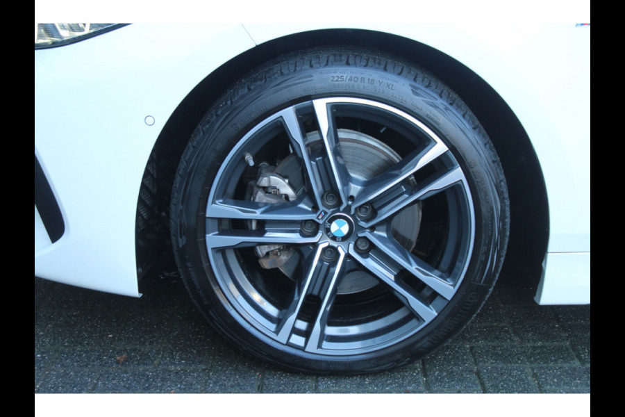 BMW 1-serie 118i 141pk High Executive Edition AUTOMAAT Panoramadak NL-Auto NAP