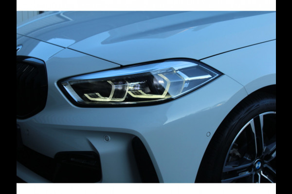 BMW 1-serie 118i 141pk High Executive Edition AUTOMAAT Panoramadak NL-Auto NAP
