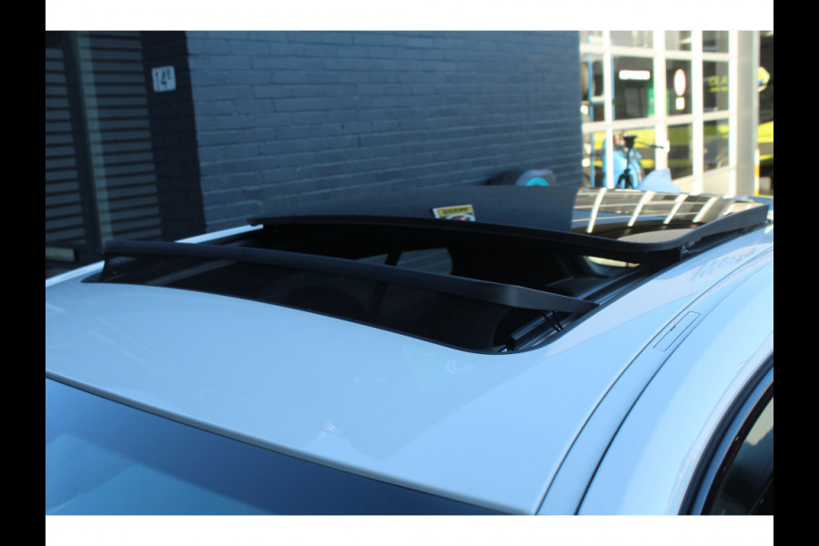 BMW 1-serie 118i 141pk High Executive Edition AUTOMAAT Panoramadak NL-Auto NAP