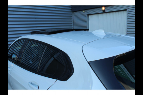 BMW 1-serie 118i 141pk High Executive Edition AUTOMAAT Panoramadak NL-Auto NAP
