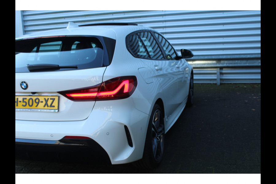 BMW 1-serie 118i 141pk High Executive Edition AUTOMAAT Panoramadak NL-Auto NAP