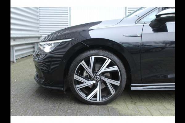 Volkswagen Golf Variant 1.5 eTSI 150pk R-Line DSG7 Panoramadak Trekhaak NL-Auto NAP