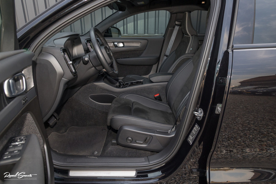 Volvo C40 Recharge Ultimate 69 kWh | Panoramadak | Adaptieve cruise | Blis | Memory |