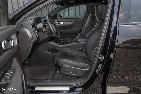 Volvo C40 Recharge Ultimate 69 kWh | Panoramadak | Adaptieve cruise | Blis | Memory |