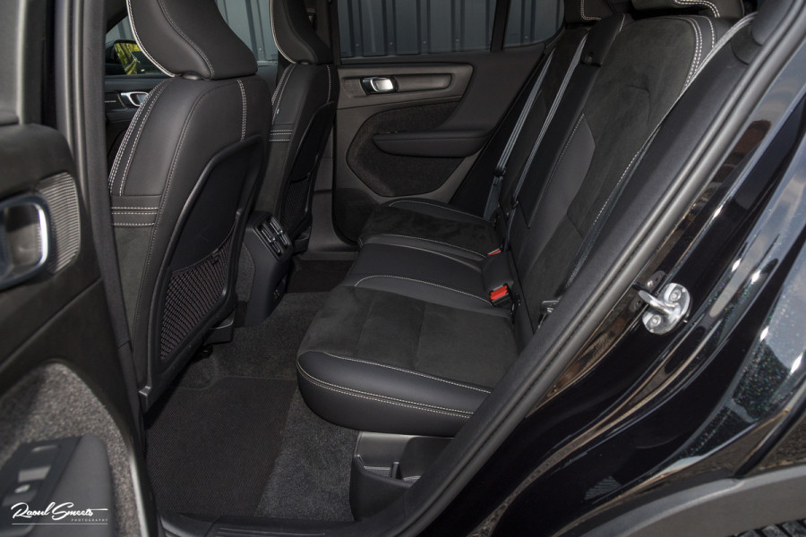 Volvo C40 Recharge Ultimate 69 kWh | Panoramadak | Adaptieve cruise | Blis | Memory |