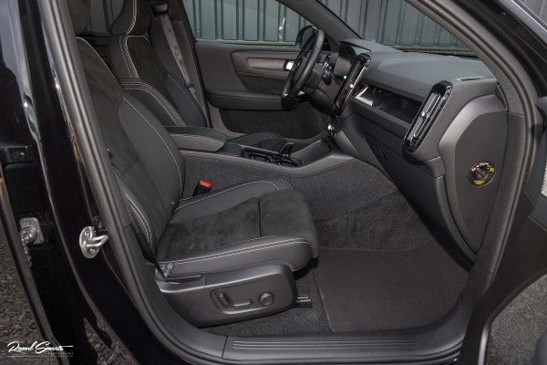 Volvo C40 Recharge Ultimate 69 kWh | Panoramadak | Adaptieve cruise | Blis | Memory |
