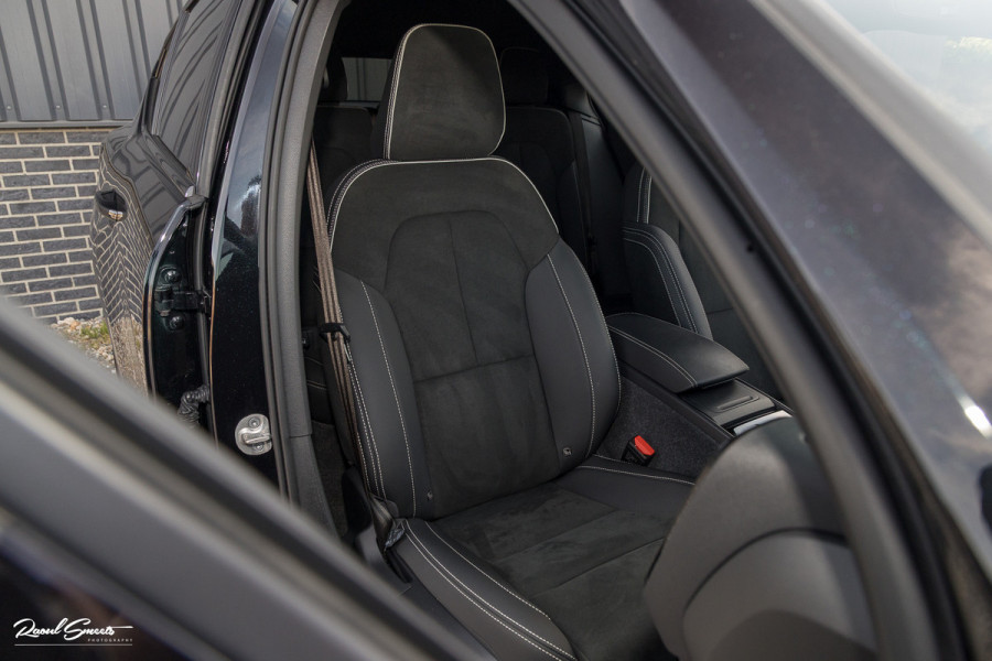 Volvo C40 Recharge Ultimate 69 kWh | Panoramadak | Adaptieve cruise | Blis | Memory |