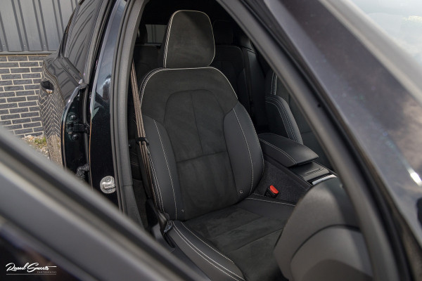 Volvo C40 Recharge Ultimate 69 kWh | Panoramadak | Adaptieve cruise | Blis | Memory |