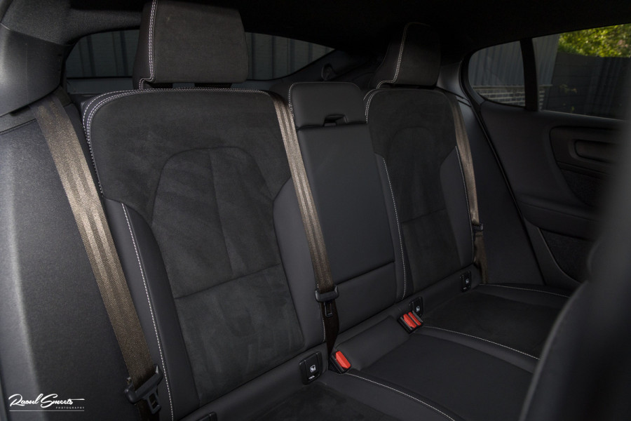 Volvo C40 Recharge Ultimate 69 kWh | Panoramadak | Adaptieve cruise | Blis | Memory |