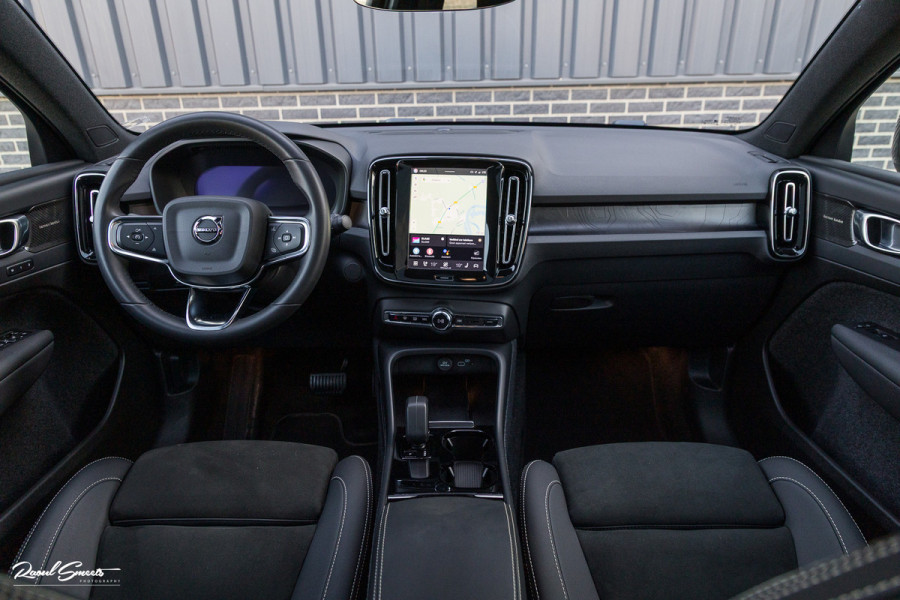Volvo C40 Recharge Ultimate 69 kWh | Panoramadak | Adaptieve cruise | Blis | Memory |