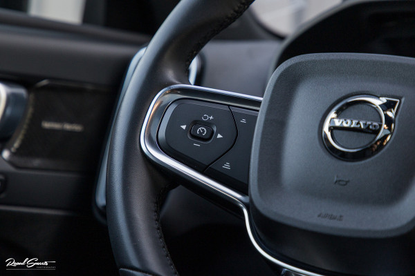 Volvo C40 Recharge Ultimate 69 kWh | Panoramadak | Adaptieve cruise | Blis | Memory |
