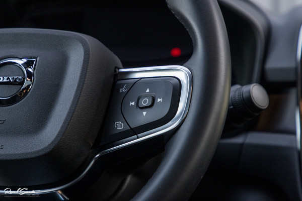 Volvo C40 Recharge Ultimate 69 kWh | Panoramadak | Adaptieve cruise | Blis | Memory |