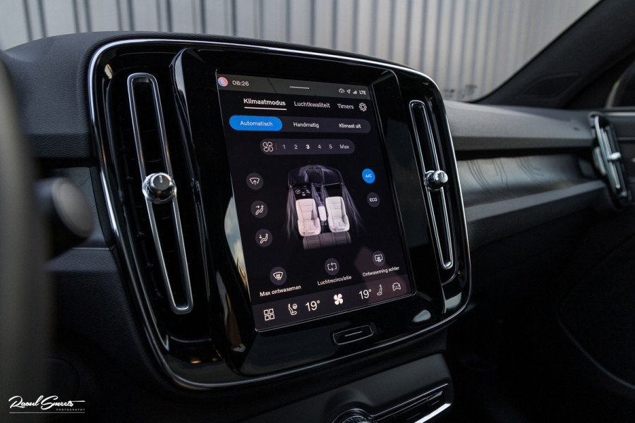 Volvo C40 Recharge Ultimate 69 kWh | Panoramadak | Adaptieve cruise | Blis | Memory |