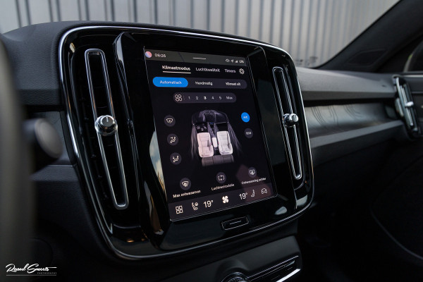 Volvo C40 Recharge Ultimate 69 kWh | Panoramadak | Adaptieve cruise | Blis | Memory |