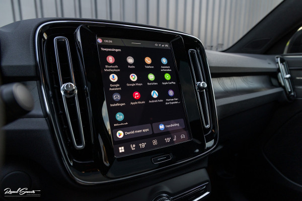Volvo C40 Recharge Ultimate 69 kWh | Panoramadak | Adaptieve cruise | Blis | Memory |