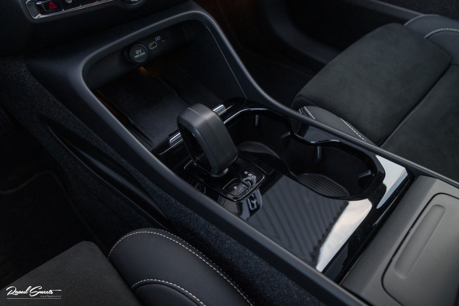 Volvo C40 Recharge Ultimate 69 kWh | Panoramadak | Adaptieve cruise | Blis | Memory |