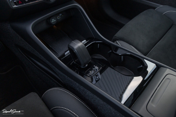 Volvo C40 Recharge Ultimate 69 kWh | Panoramadak | Adaptieve cruise | Blis | Memory |