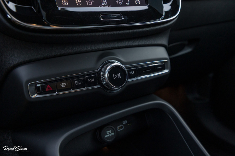 Volvo C40 Recharge Ultimate 69 kWh | Panoramadak | Adaptieve cruise | Blis | Memory |