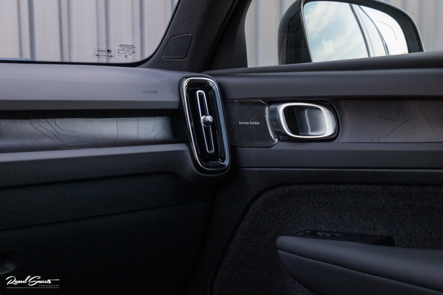 Volvo C40 Recharge Ultimate 69 kWh | Panoramadak | Adaptieve cruise | Blis | Memory |