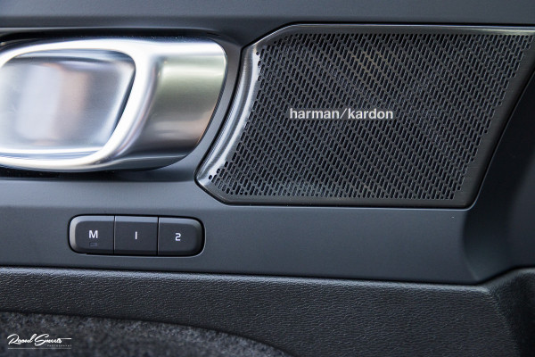 Volvo C40 Recharge Ultimate 69 kWh | Panoramadak | Adaptieve cruise | Blis | Memory |