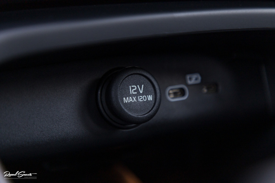Volvo C40 Recharge Ultimate 69 kWh | Panoramadak | Adaptieve cruise | Blis | Memory |