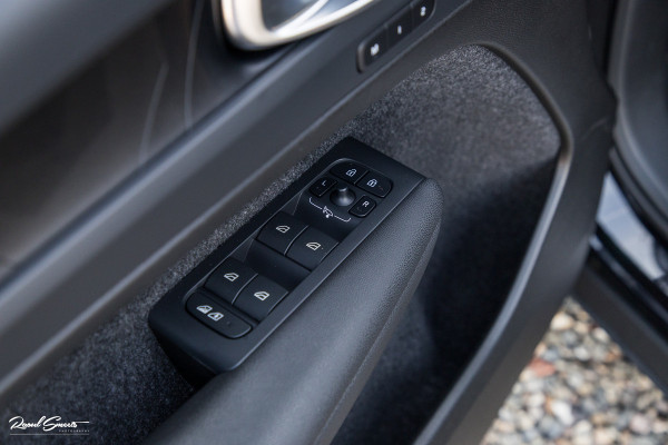 Volvo C40 Recharge Ultimate 69 kWh | Panoramadak | Adaptieve cruise | Blis | Memory |