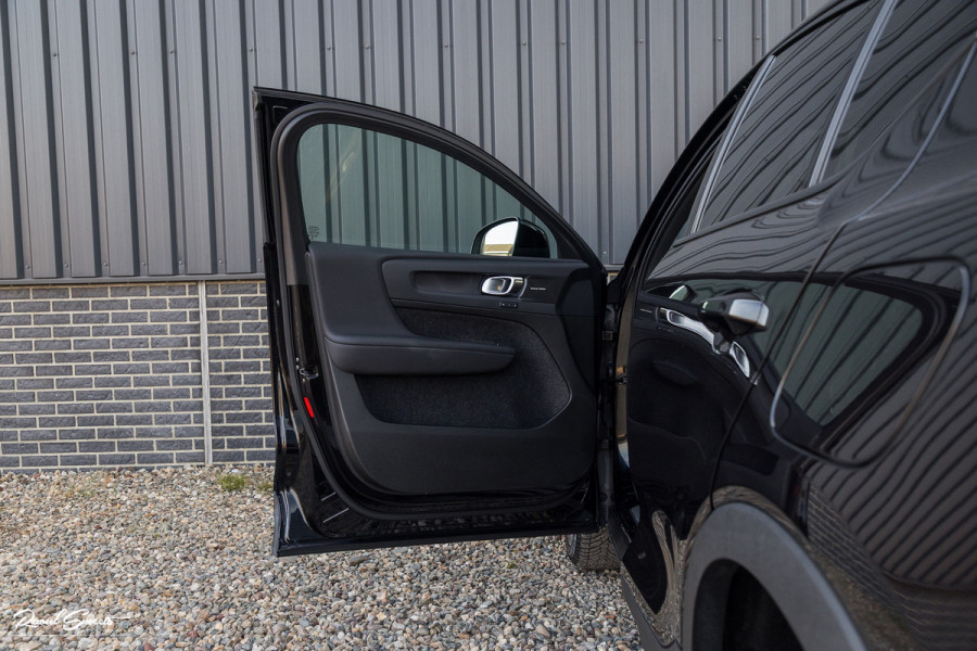 Volvo C40 Recharge Ultimate 69 kWh | Panoramadak | Adaptieve cruise | Blis | Memory |